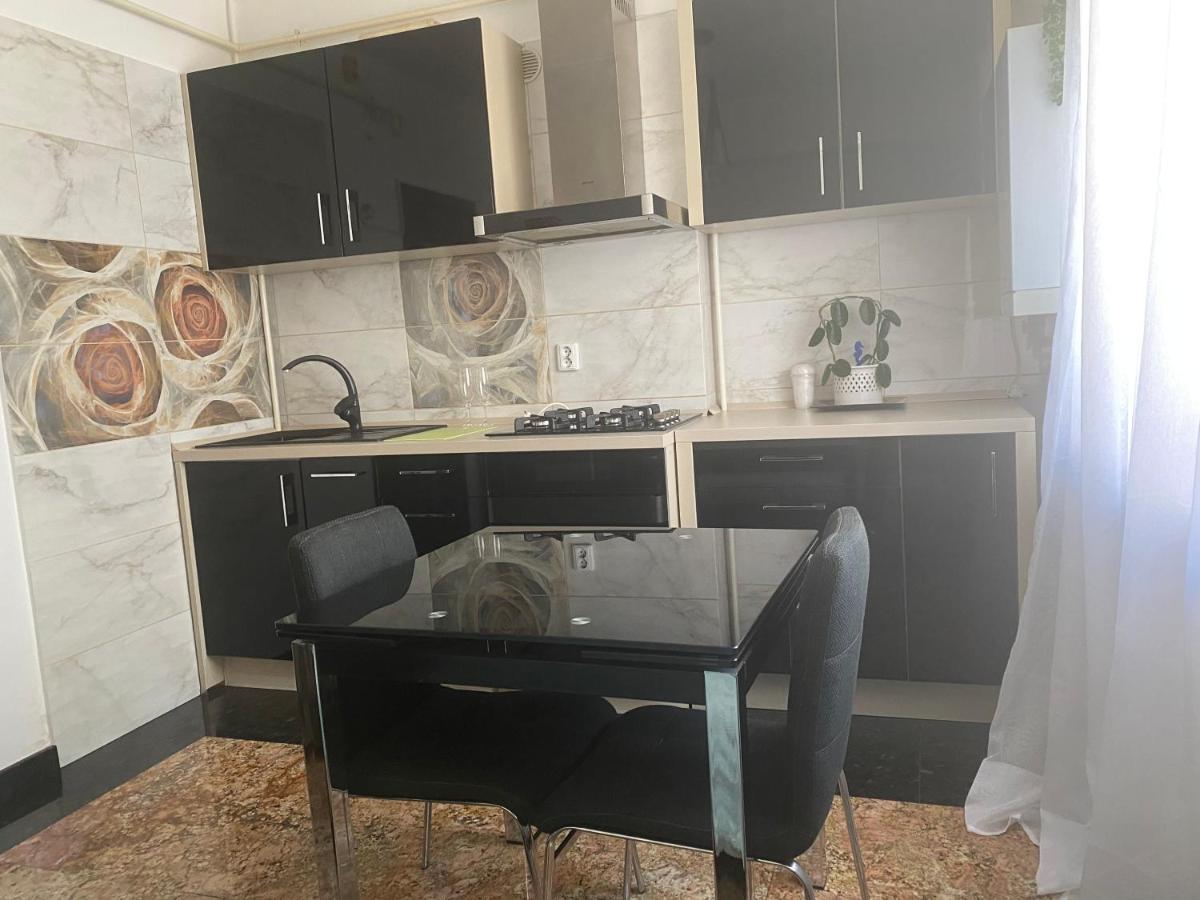 Black&White Studio Ultracentral Κραϊόβα Εξωτερικό φωτογραφία